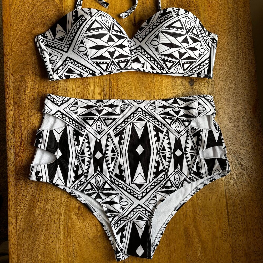 NIP BIKINI BLACK AND WHITE AZTEC TWO PIECE SWIMSUIT PADDED TOP SIZE LARGE